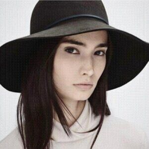 ❄️ ARITZIA Talula Baylis Hat Size Med/Large 100% Wool